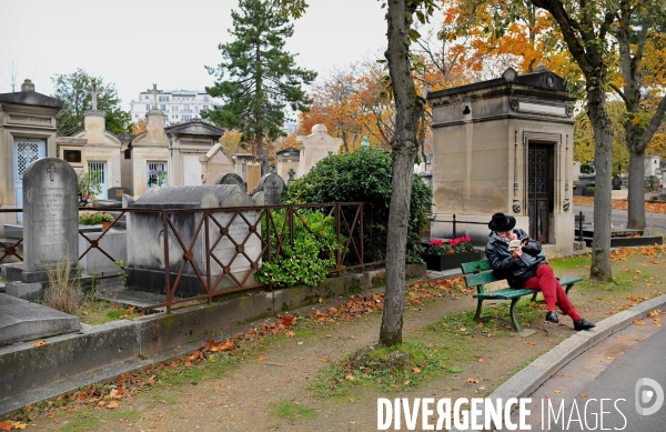 Reconfinement Cimetière Du Montparnasse