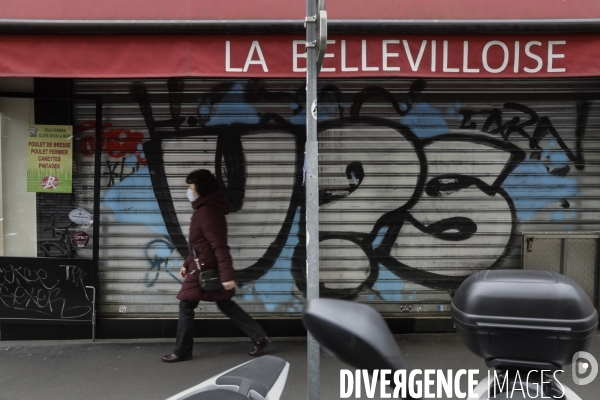 Magasins fermés la veille du premier jour de confinement rue de Belleville à Paris