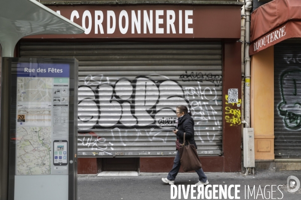 Magasins fermés la veille du premier jour de confinement rue de Belleville à Paris