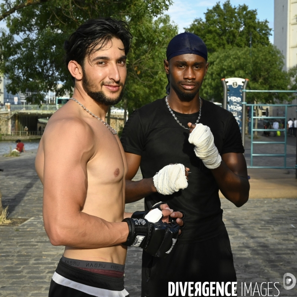 STREET WORKOUT : entrainement de musculation collectif.