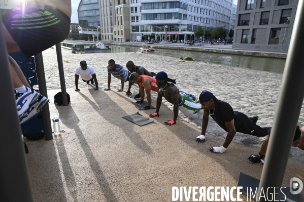 STREET WORKOUT : entrainement de musculation collectif.