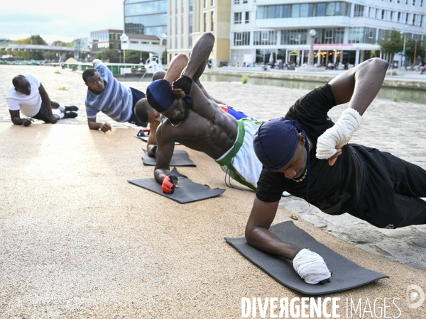 STREET WORKOUT : entrainement de musculation collectif.