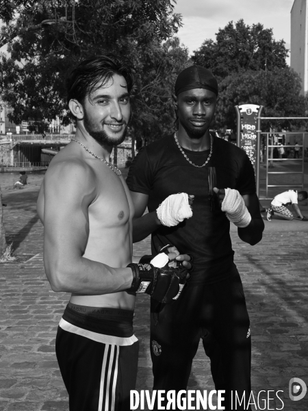 STREET WORKOUT : entrainement de musculation collectif.