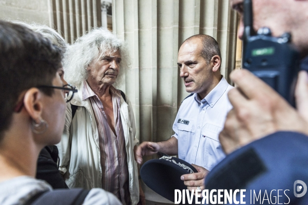 Manifestation des  Sans Papiers  à l interieur du Panthéon