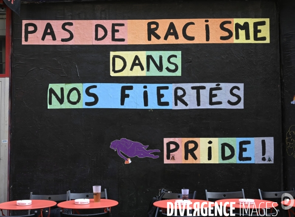 Messages féministes collés sur les murs pour sensibiliser à la lutte contre les violences faites aux femmes. Feminists messages pasted on the walls.