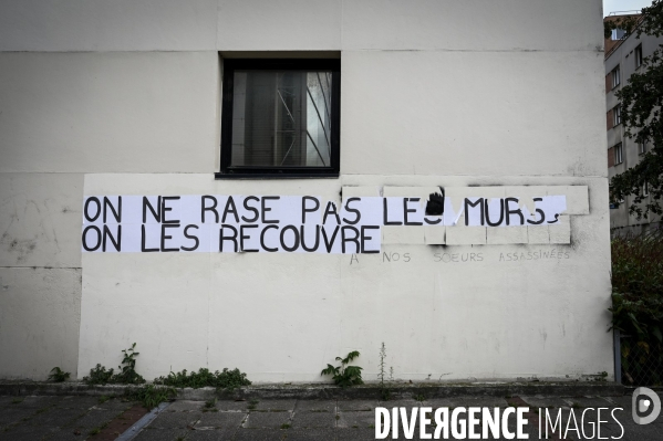 Messages féministes collés sur les murs pour sensibiliser à la lutte contre les violences faites aux femmes. Feminists messages pasted on the walls.