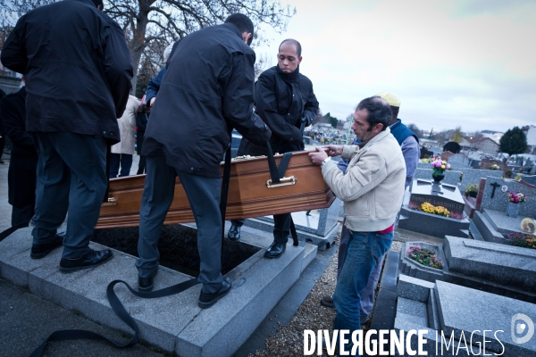 Cimetière et enterrement en banlieue parisienne