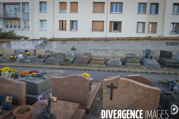 Cimetière et enterrement en banlieue parisienne