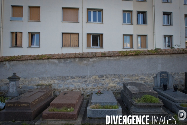 Cimetière et enterrement en banlieue parisienne