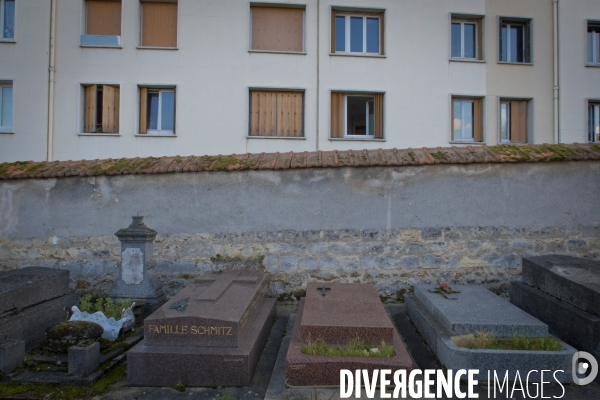 Cimetière et enterrement en banlieue parisienne