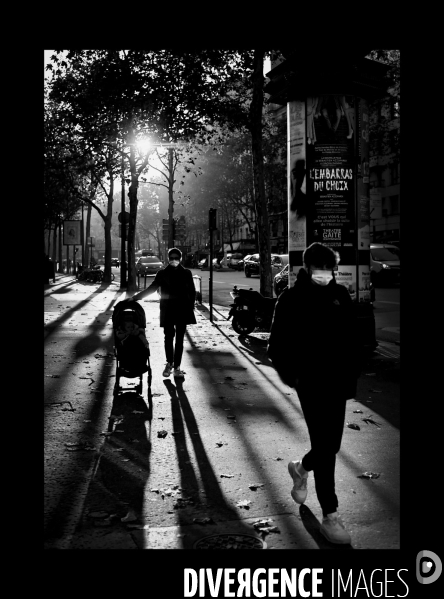 Scene de rue boulevard du montparnasse à paris pendant le reconfinement