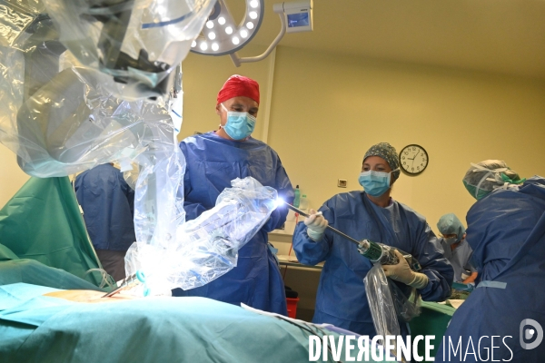 Chirurgie de l endométriose -  Au centre d Endométriose de la clinique TIVOLI DUCOS  de Bordeaux , dirigé par le professeur Horace ROMAN