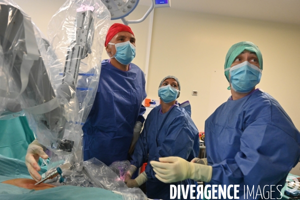 Chirurgie de l endométriose -  Au centre d Endométriose de la clinique TIVOLI DUCOS  de Bordeaux , dirigé par le professeur Horace ROMAN