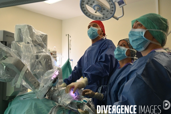 Chirurgie de l endométriose -  Au centre d Endométriose de la clinique TIVOLI DUCOS  de Bordeaux , dirigé par le professeur Horace ROMAN