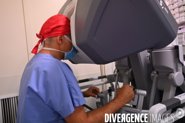 Chirurgie de l endométriose -  Au centre d Endométriose de la clinique TIVOLI DUCOS  de Bordeaux , dirigé par le professeur Horace ROMAN
