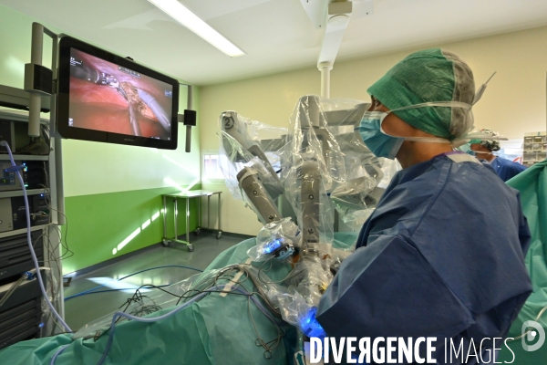 Chirurgie de l endométriose -  Au centre d Endométriose de la clinique TIVOLI DUCOS  de Bordeaux , dirigé par le professeur Horace ROMAN