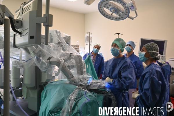 Chirurgie de l endométriose -  Au centre d Endométriose de la clinique TIVOLI DUCOS  de Bordeaux , dirigé par le professeur Horace ROMAN