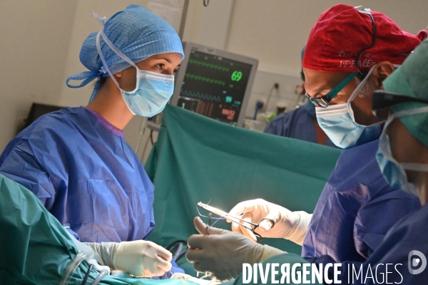 Chirurgie de l endométriose -  Au centre d Endométriose de la clinique TIVOLI DUCOS  de Bordeaux , dirigé par le professeur Horace ROMAN