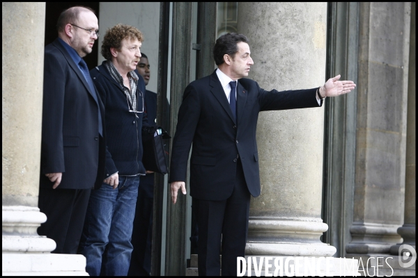 Nicolas sarkozy recoit les syndicats de l acierie de gandranges d arcelor-mittal.
