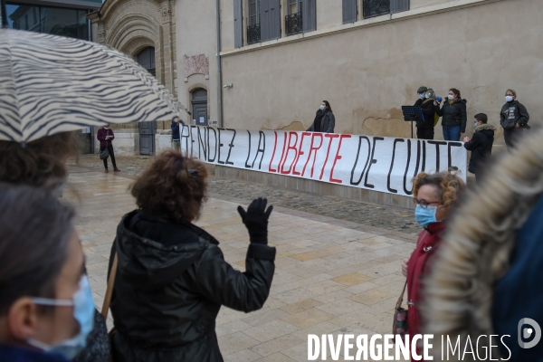 Eglise: Des fidéles réclament la reprise des messes