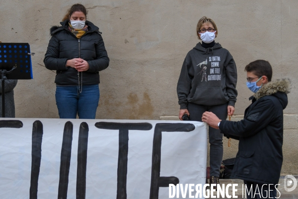 Eglise: Des fidéles réclament la reprise des messes