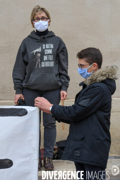 Eglise: Des fidéles réclament la reprise des messes