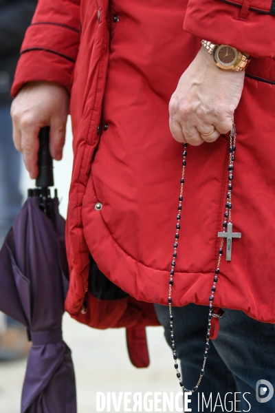 Eglise: Des fidéles réclament la reprise des messes