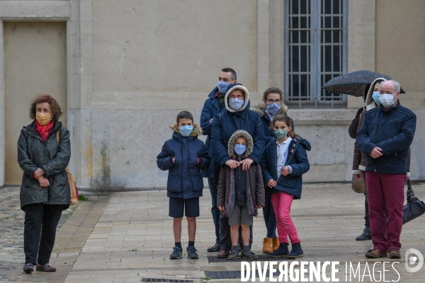 Eglise: Des fidéles réclament la reprise des messes