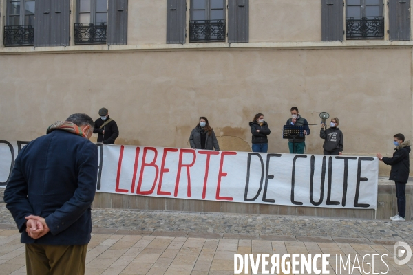 Eglise: Des fidéles réclament la reprise des messes