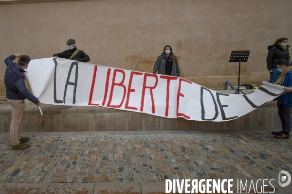 Eglise: Des fidéles réclament la reprise des messes