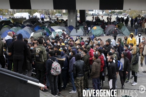 Camp de migrants à Saint-DenisÊParis. Migrant camp in Saint-Denis Paris