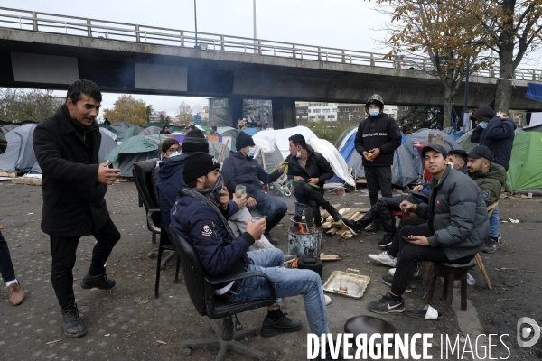 Camp de migrants à Saint-DenisÊParis. Migrant camp in Saint-Denis Paris