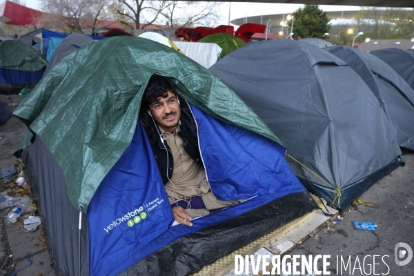 Camp de migrants à Saint-DenisÊParis. Migrant camp in Saint-Denis Paris