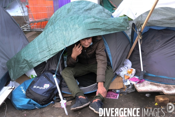 Camp de migrants à Saint-DenisÊParis. Migrant camp in Saint-Denis Paris