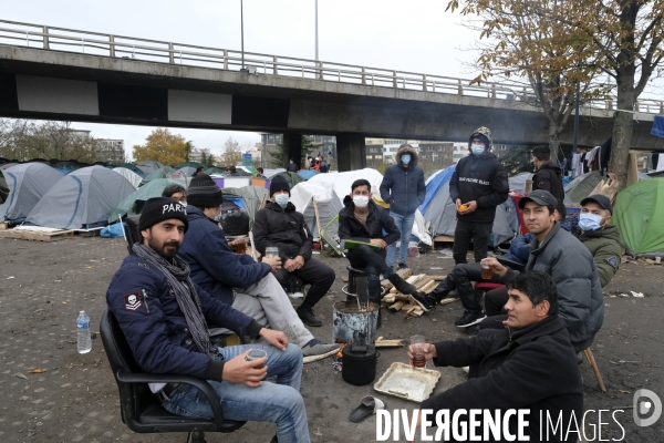 Camp de migrants à Saint-DenisÊParis. Migrant camp in Saint-Denis Paris