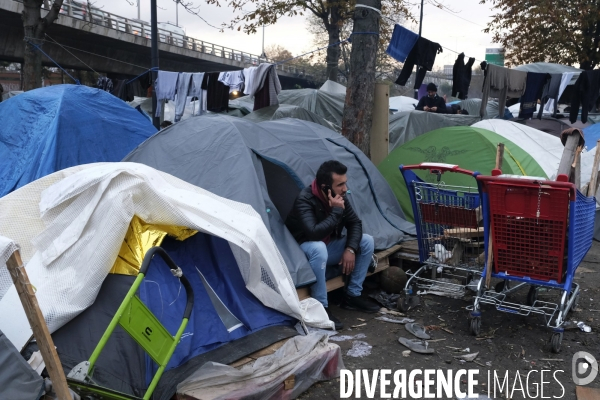 Camp de migrants à Saint-DenisÊParis. Migrant camp in Saint-Denis Paris