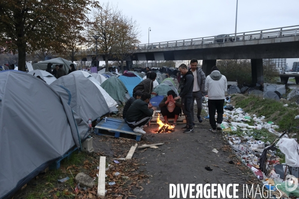 Camp de migrants à Saint-Denis Paris. Migrant camp in Saint-Denis Paris