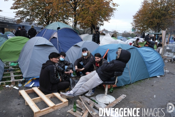 Camp de migrants à Saint-Denis Paris. Migrant camp in Saint-Denis Paris