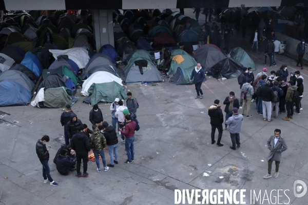 Camp de migrants à Saint-DenisÊParis. Migrant camp in Saint-Denis Paris