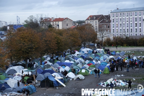 Camp de migrants à Saint-DenisÊParis. Migrant camp in Saint-Denis Paris