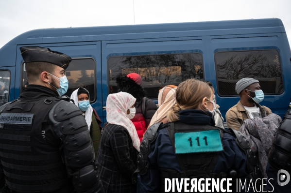 Evacuation du camp de migrants de Saint-Denis.