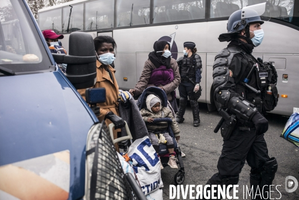 Evacuation du camp de migrants et refugies de saint-denis.