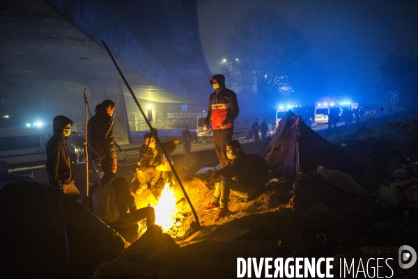 Evacuation du camp de migrants et refugies de saint-denis.