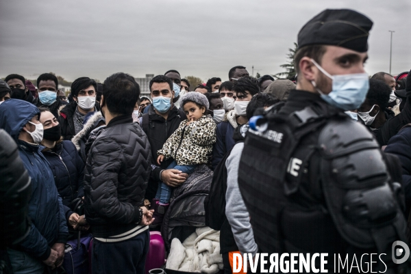 Evacuation du camp de migrants et refugies de saint-denis.