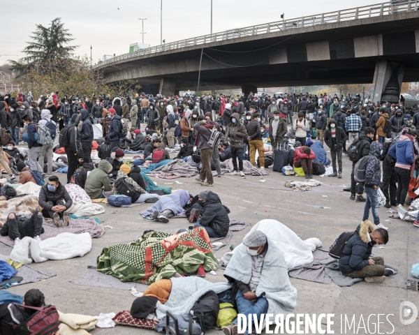 Evacuation du camp de réfugié à Saint Denis