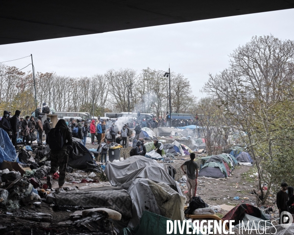 Evacuation du camp de réfugié à Saint Denis