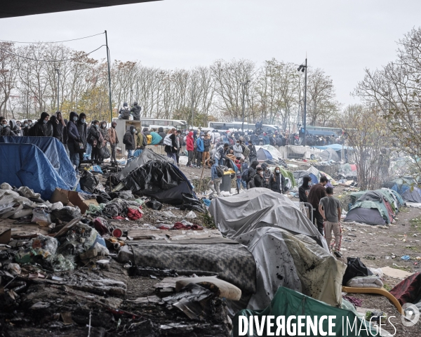Evacuation du camp de réfugié à Saint Denis