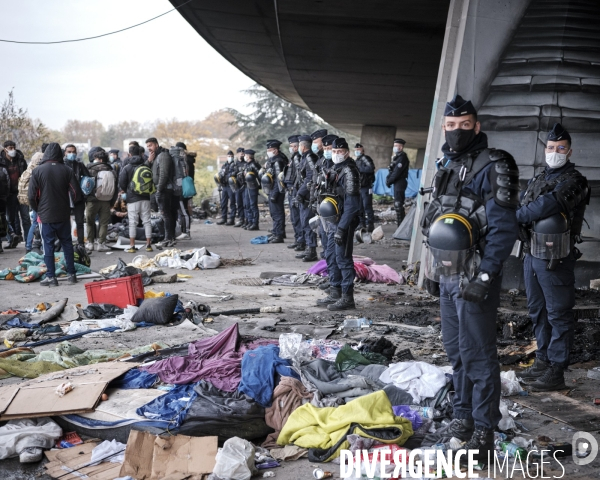 Evacuation du camp de réfugié à Saint Denis