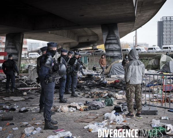 Evacuation du camp de réfugié à Saint Denis