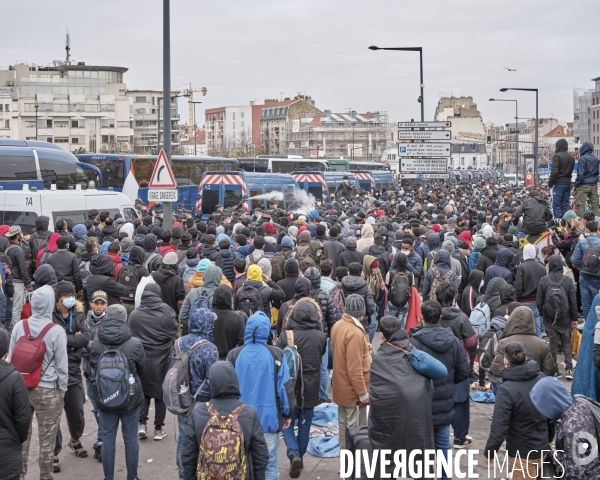 Evacuation du camp de réfugié à Saint Denis